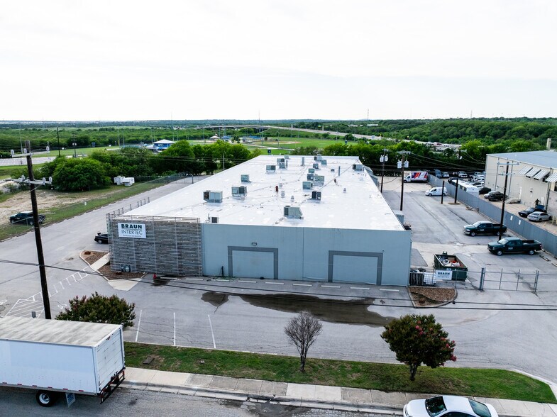 More Photos Of 3503 Crosspoint, San Antonio Light Manufacturing For Lease