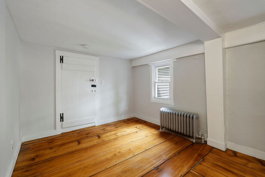 More Photos Of 3 Portsmouth Ave, Exeter General Retail For Sale