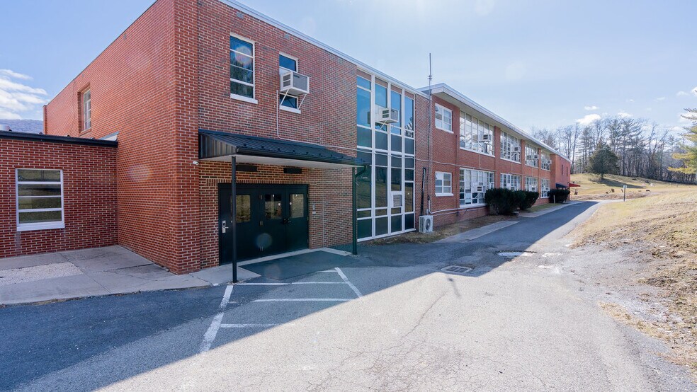 More Photos Of 81 Evick Dr, Franklin Flex For Sale