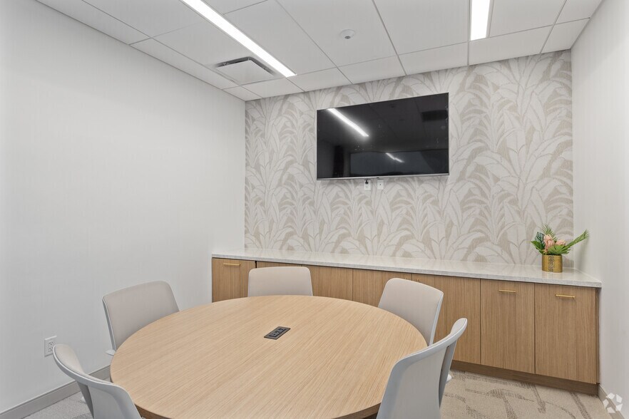 More Photos Of 224 Datura St, West Palm Beach Office For Lease