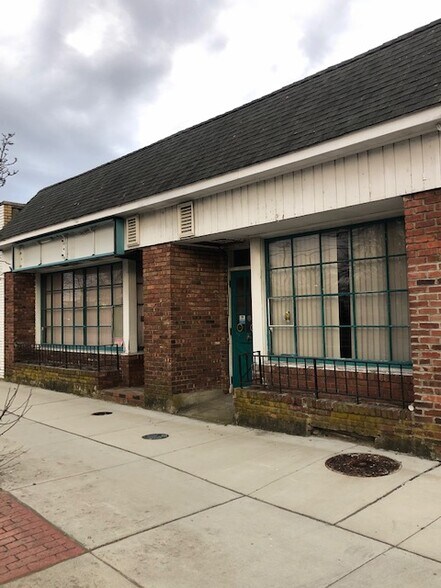 More Photos Of 1664 Union Blvd, Bay Shore Restaurant For Lease