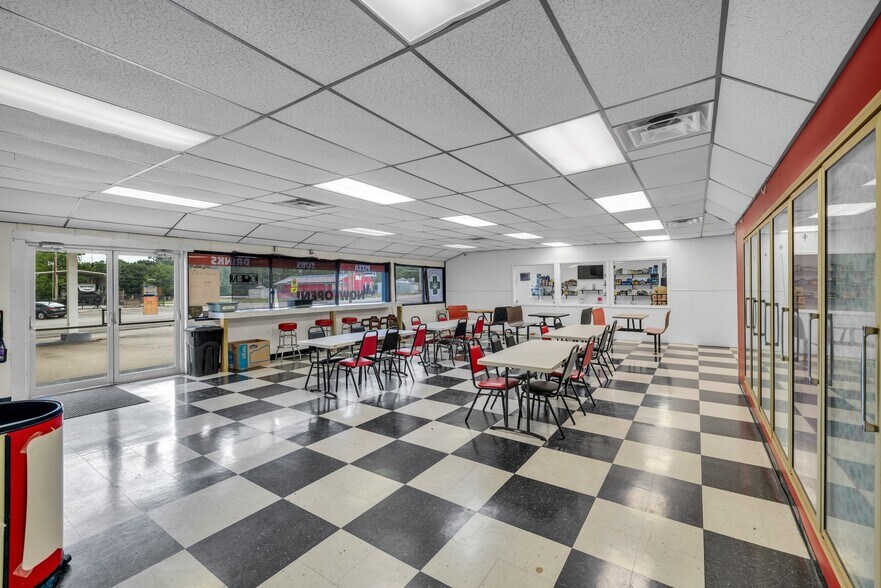 More Photos Of 101 S Main Street, Spavinaw Restaurant For Sale