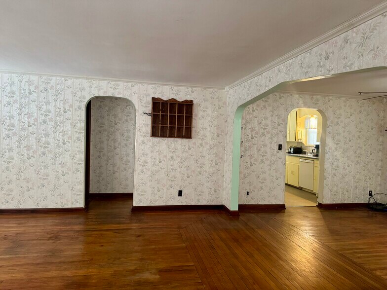 More Photos Of 374 Niles Cortland Rd SE, Warren Specialty For Sale