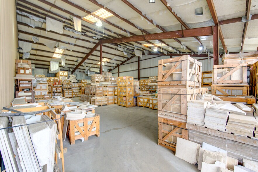 More Photos Of 1100 S Persimmon St, Tomball Warehouse For Sale