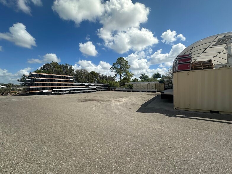 More Photos Of 7904 Interstate Ct, North Fort Myers Warehouse For Lease