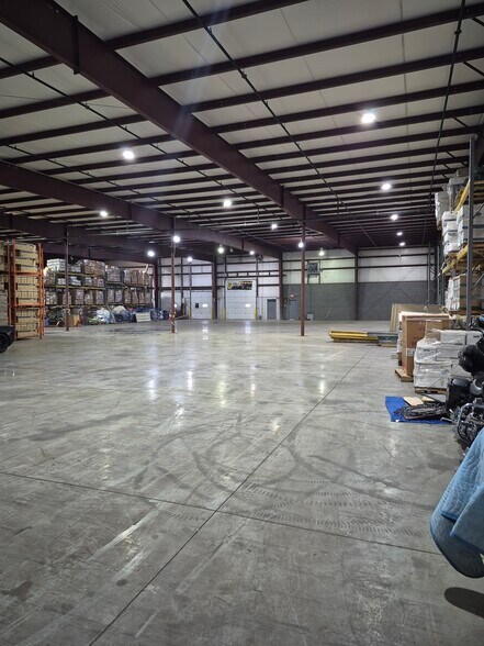 More Photos Of 961 N Main St, Mansfield Warehouse For Lease
