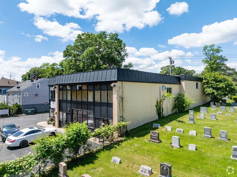 More Photos Of 128 Laurel Rd, East Northport Storefront Retail Office For Lease