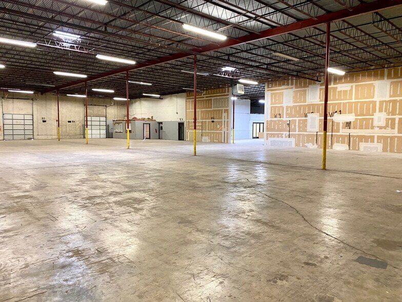 More Photos Of 8134 Interchange Pky, San Antonio Warehouse For Lease