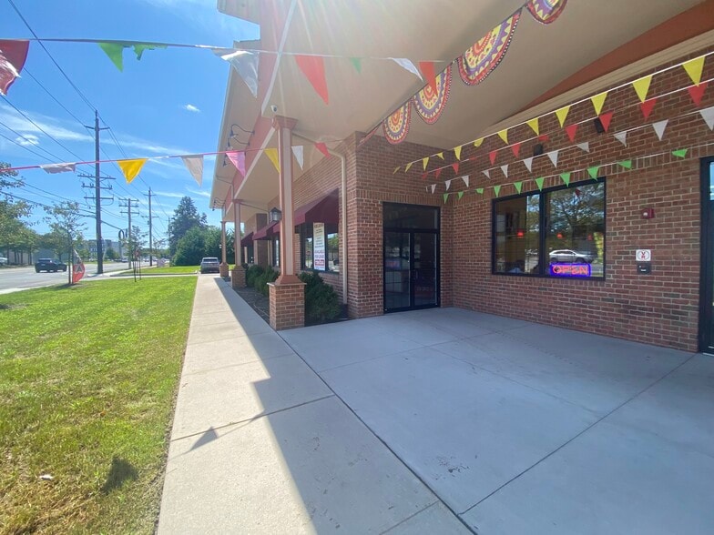 More Photos Of 1360 Lakeland Ave, Bohemia Storefront Retail Office For Lease