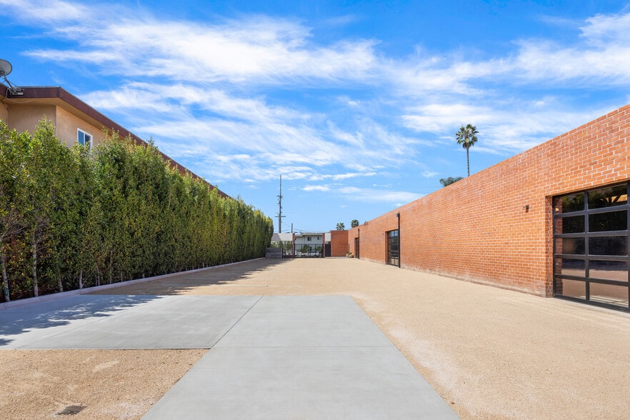 More Photos Of 450 N Market St, Inglewood Warehouse For Lease