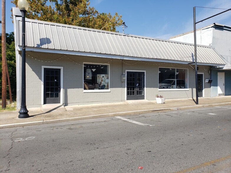 Primary Photo Of 406 S 3rd St, Leesville Office For Sale