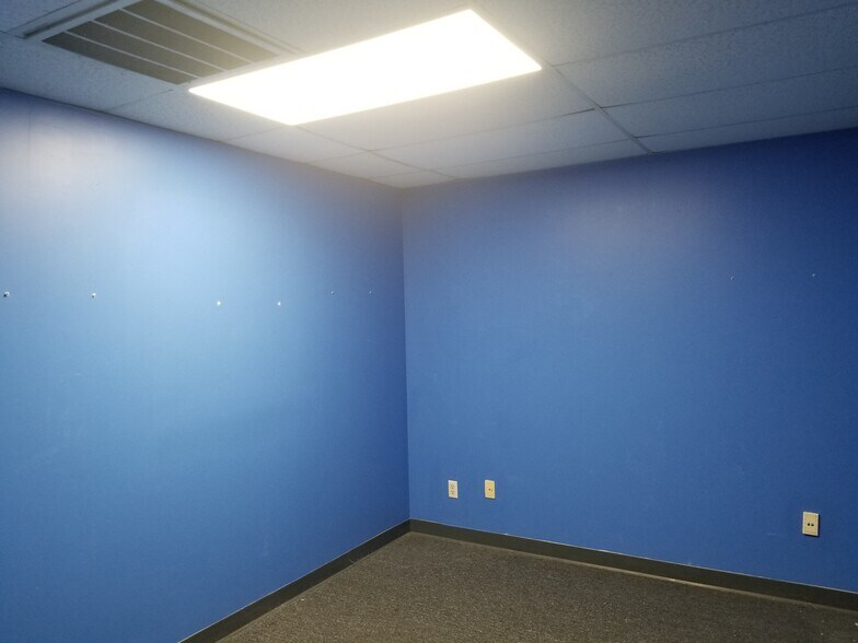 More Photos Of 3690 E Bay Dr, Largo General Retail For Lease