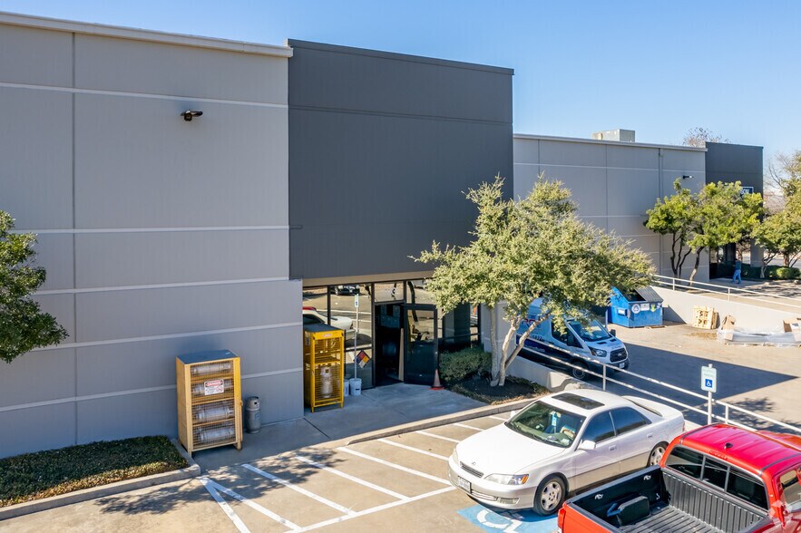 More Photos Of 2315 Rutland Dr, Austin Warehouse For Lease