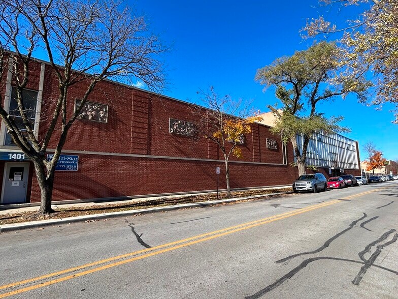 More Photos Of 1401 S Circle Ave, Forest Park Warehouse For Sale