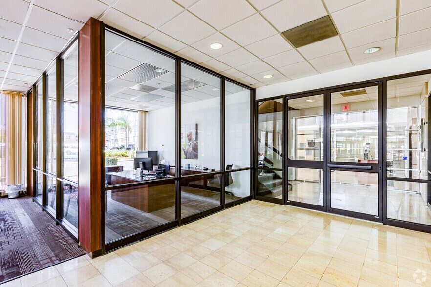More Photos Of 600 Cleveland St, Clearwater Office For Lease