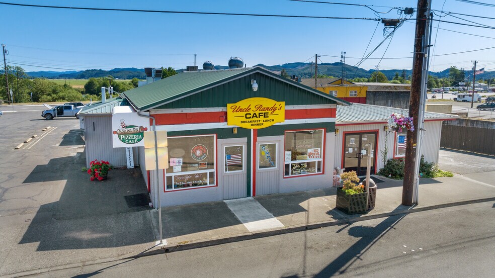 More Photos Of 29 W 1st St, Coquille Restaurant For Sale