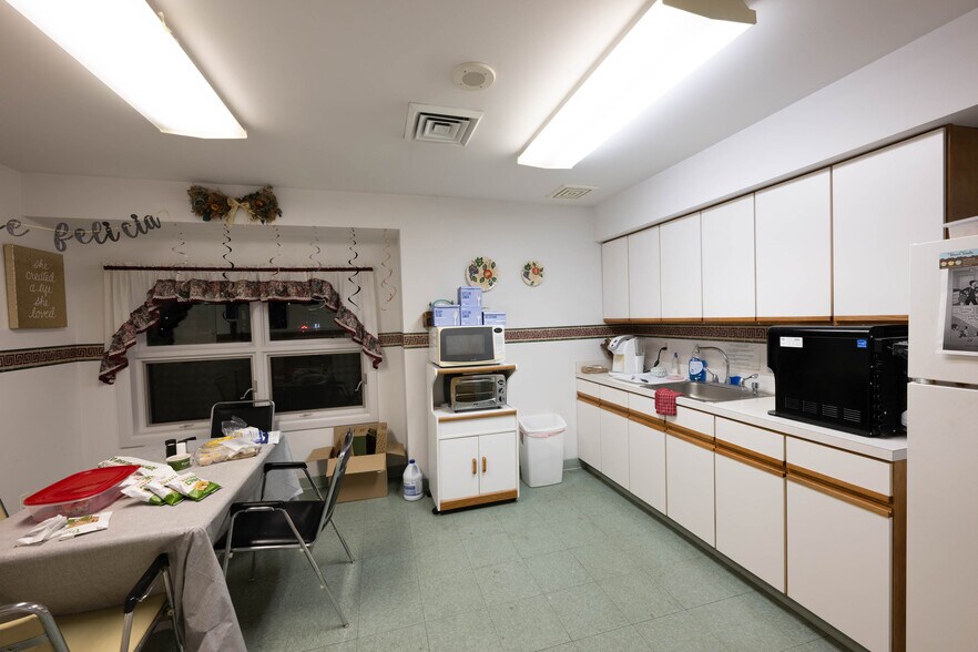 More Photos Of 706 Grape St, Whitehall Medical For Sale