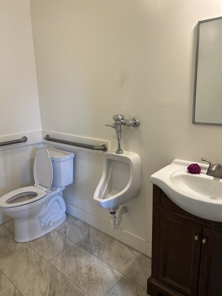 More Photos Of 207 Fleming St, South Williamsport Self Storage For Sale