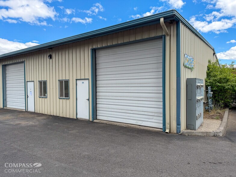 More Photos Of 44 SE Bridgeford Blvd, Bend Service For Lease