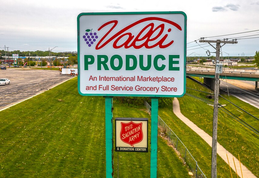 More Photos Of 6550 N Alpine Rd, Loves Park Supermarket For Lease