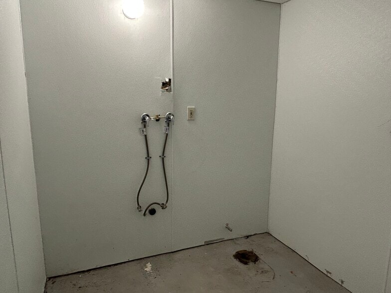 More Photos Of 121 S Glenwood Blvd, Tyler Storefront For Sale