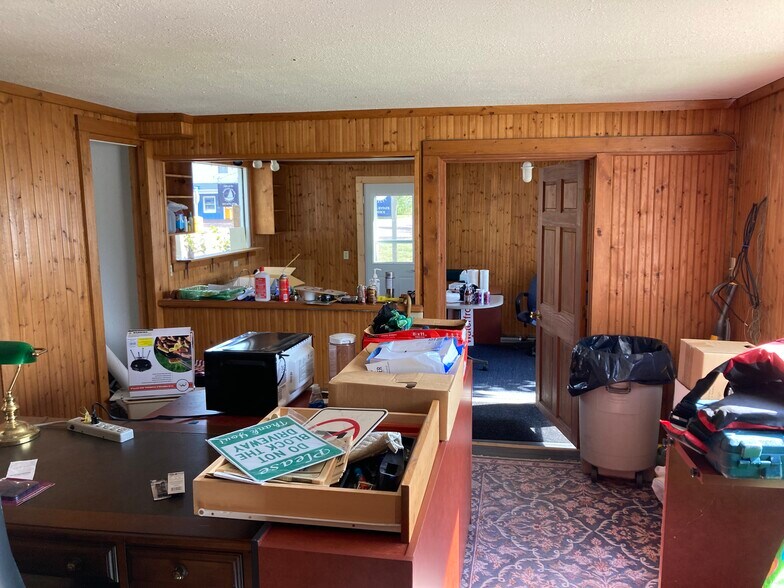 More Photos Of 809 Main Street, La Pointe Office For Sale