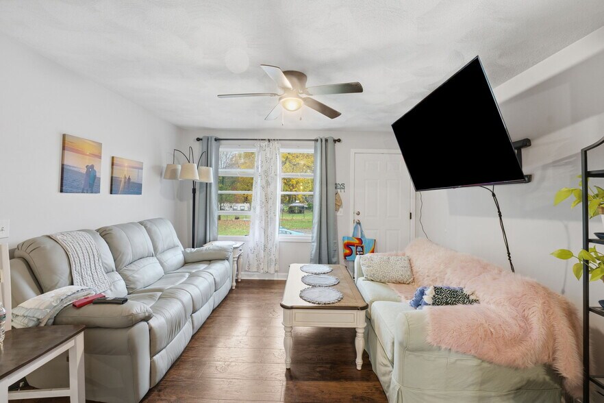 More Photos Of 248 Church St, Pascoag Apartments For Sale