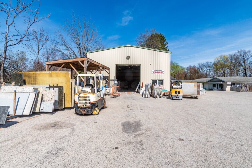 More Photos Of 1402 Route 300, Newburgh Showroom For Sale