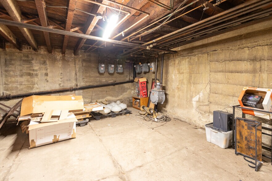 More Photos Of 711 Warren St, Hudson Storefront Retail Residential For Lease
