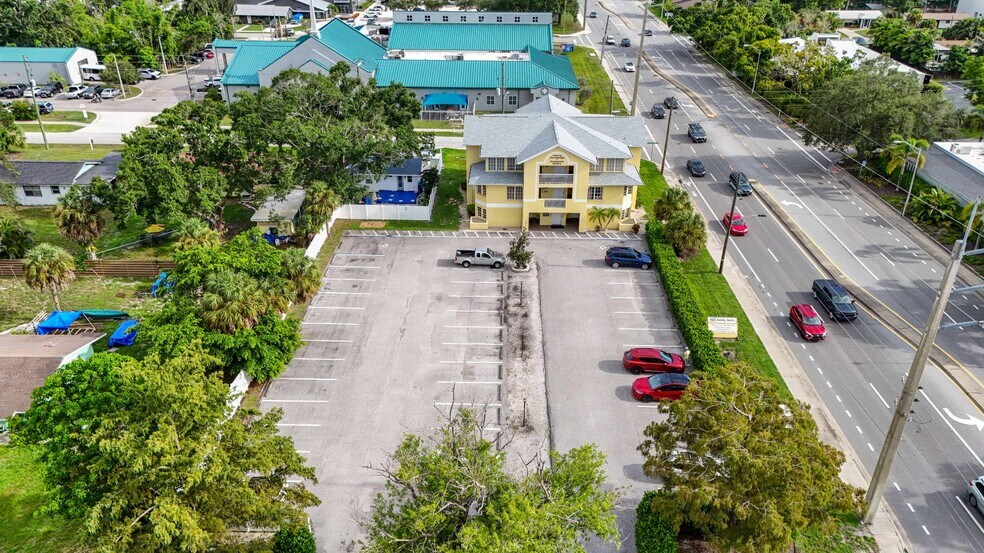 More Photos Of 1617 S Tuttle Ave, Sarasota Medical For Sale