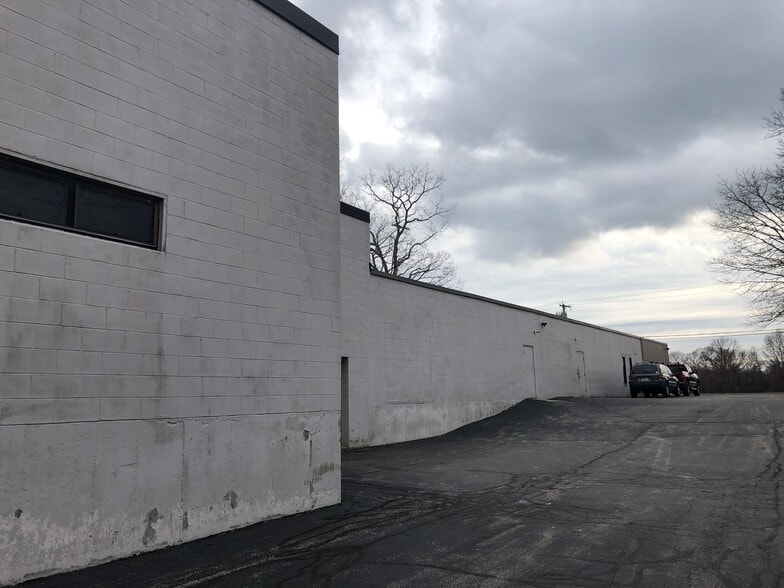 More Photos Of 2670 Warwick Ave, Warwick Light Distribution For Lease