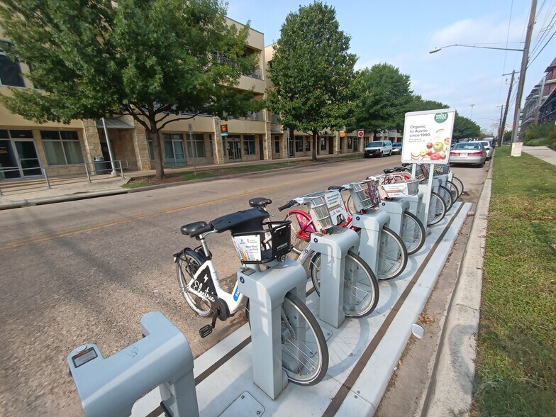 More Photos Of 2401 E 6th St, Austin Loft Creative Space For Lease