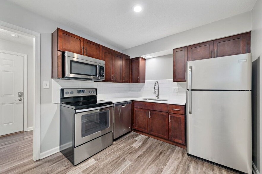 More Photos Of 706 E 139th St, Kansas City Apartments For Sale