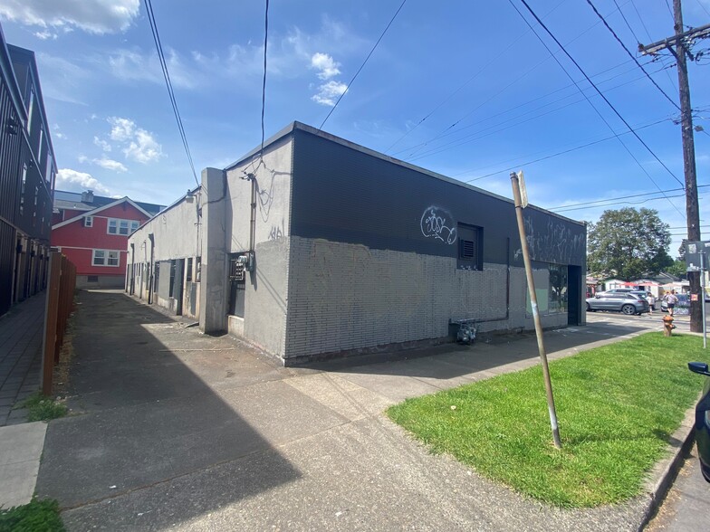 More Photos Of 4040 SE Division St, Portland Warehouse For Sale