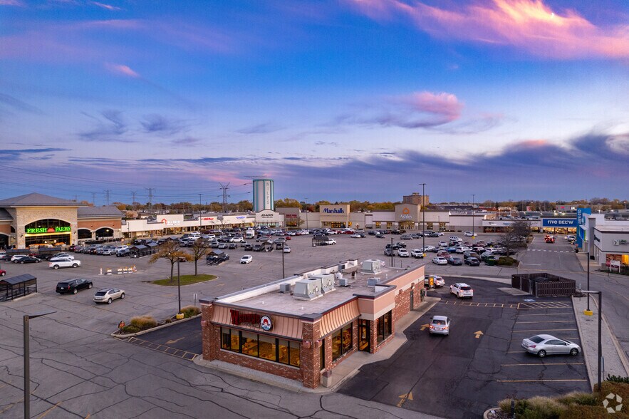 More Photos Of 8201-8307 W Golf Rd, Niles Unknown For Lease