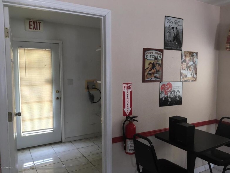 More Photos Of 413 Elm St, Welaka Freestanding For Sale