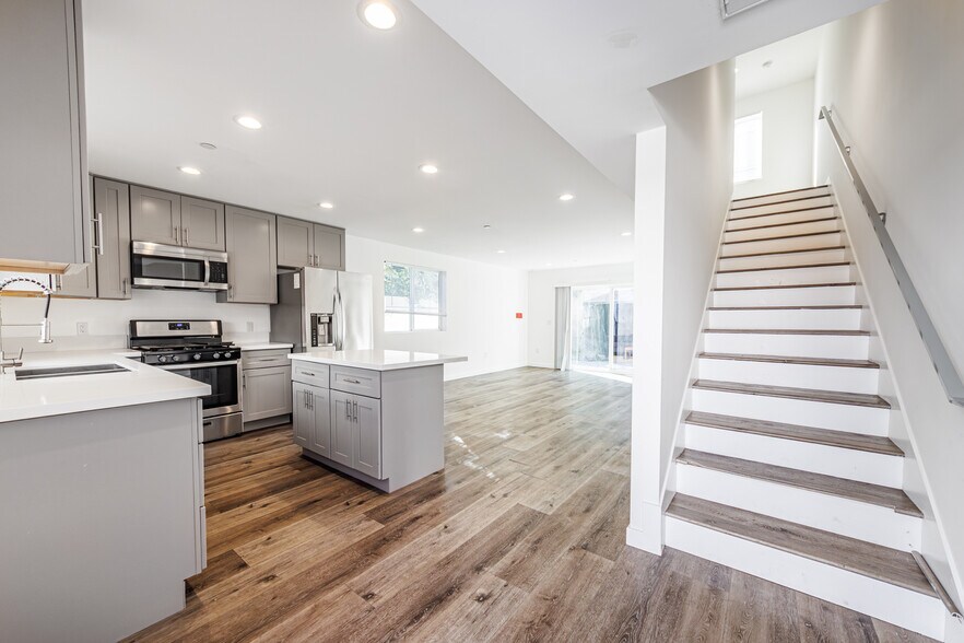 More Photos Of 1121 N Berendo St, Los Angeles Multifamily For Sale