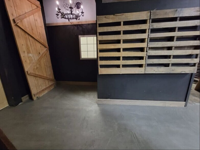 More Photos Of Barron Blvd, Grayslake Warehouse For Lease