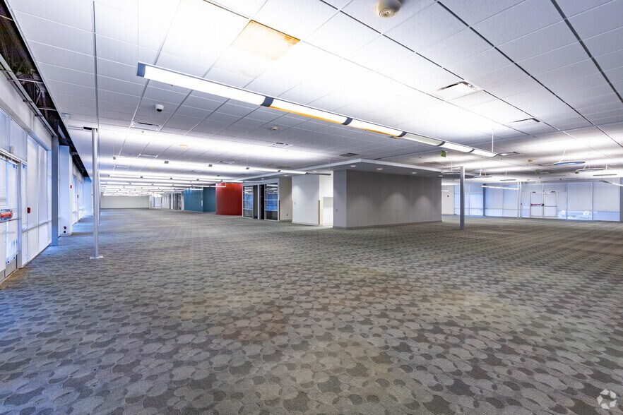 More Photos Of 599 Lake Kathy Dr, Brandon Office For Sale