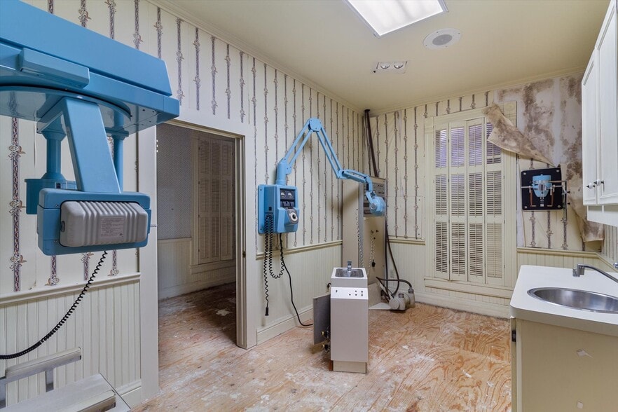 More Photos Of 321 L B J dr, San Marcos Office For Sale