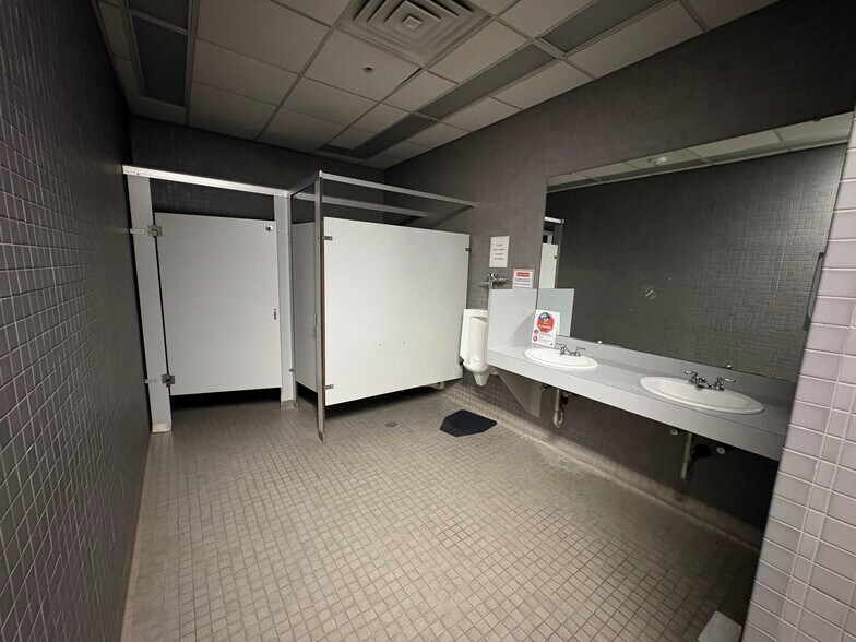 More Photos Of 1250 S Creasy Ln, Lafayette Research And Development For Lease
