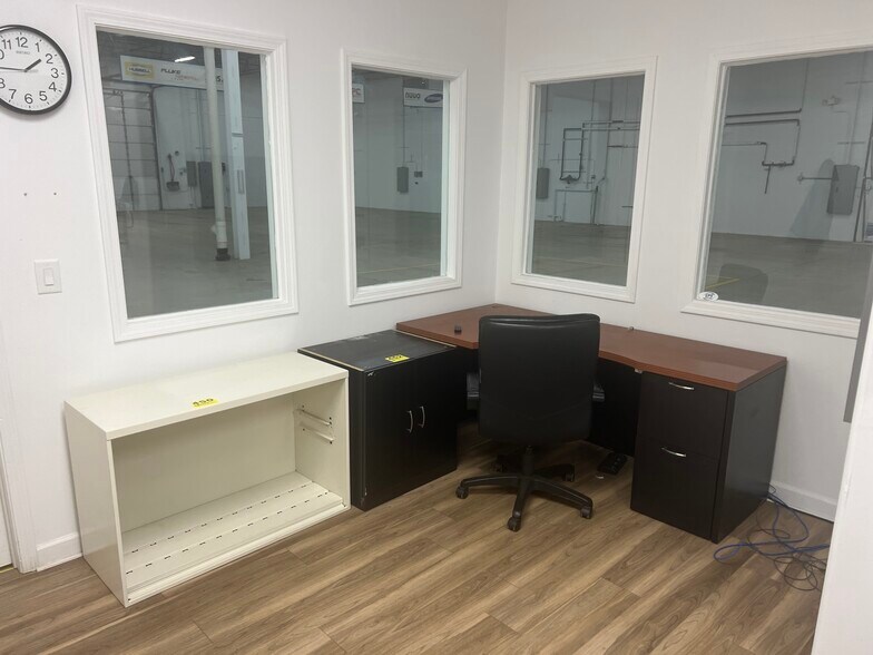 More Photos Of 1355 Wilhelm Rd, Mundelein Warehouse For Lease