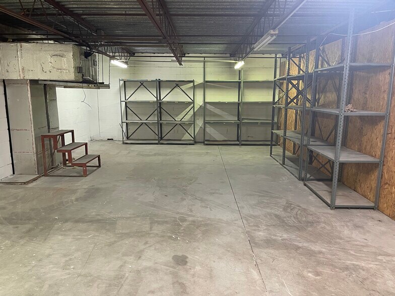 More Photos Of 1001 E Skagway Ave, Tampa Warehouse For Lease