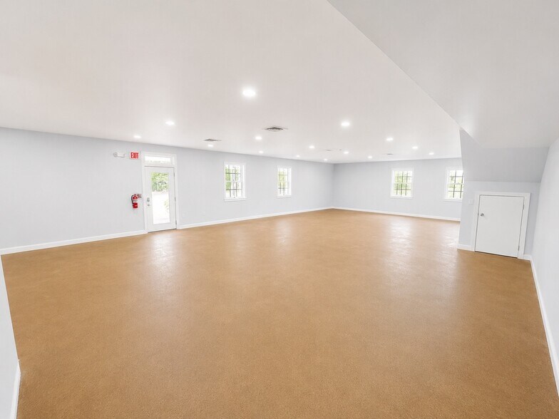 More Photos Of 158 S Broad St, Pawcatuck Medical For Lease