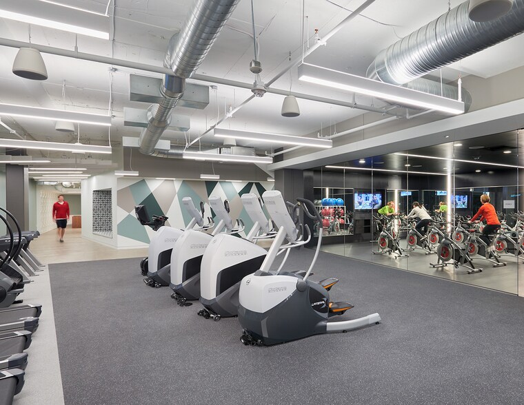 More Photos Of 555 12th St NW, Washington Office For Lease