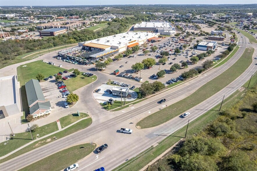 More Photos Of 330 NW John Jones Dr, Burleson Fast Food For Lease