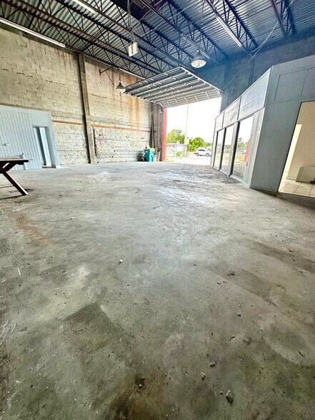 More Photos Of 5500-5532 Pembroke Rd, Hollywood Freestanding For Sale