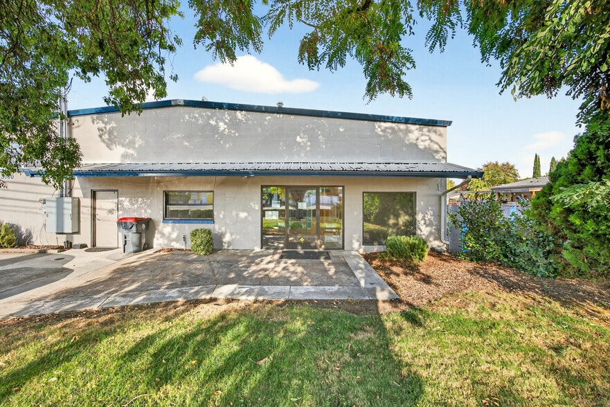 Primary Photo Of 3100 Merriman Rd, Medford Light Distribution For Sale