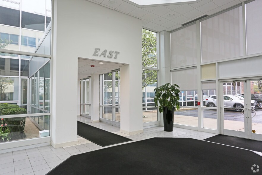 More Photos Of 100 Merrick Rd, Rockville Centre Office For Lease