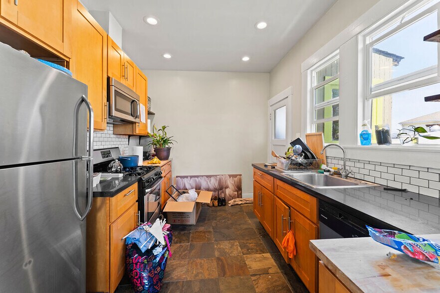 More Photos Of 646 42nd, Oakland Apartments For Sale